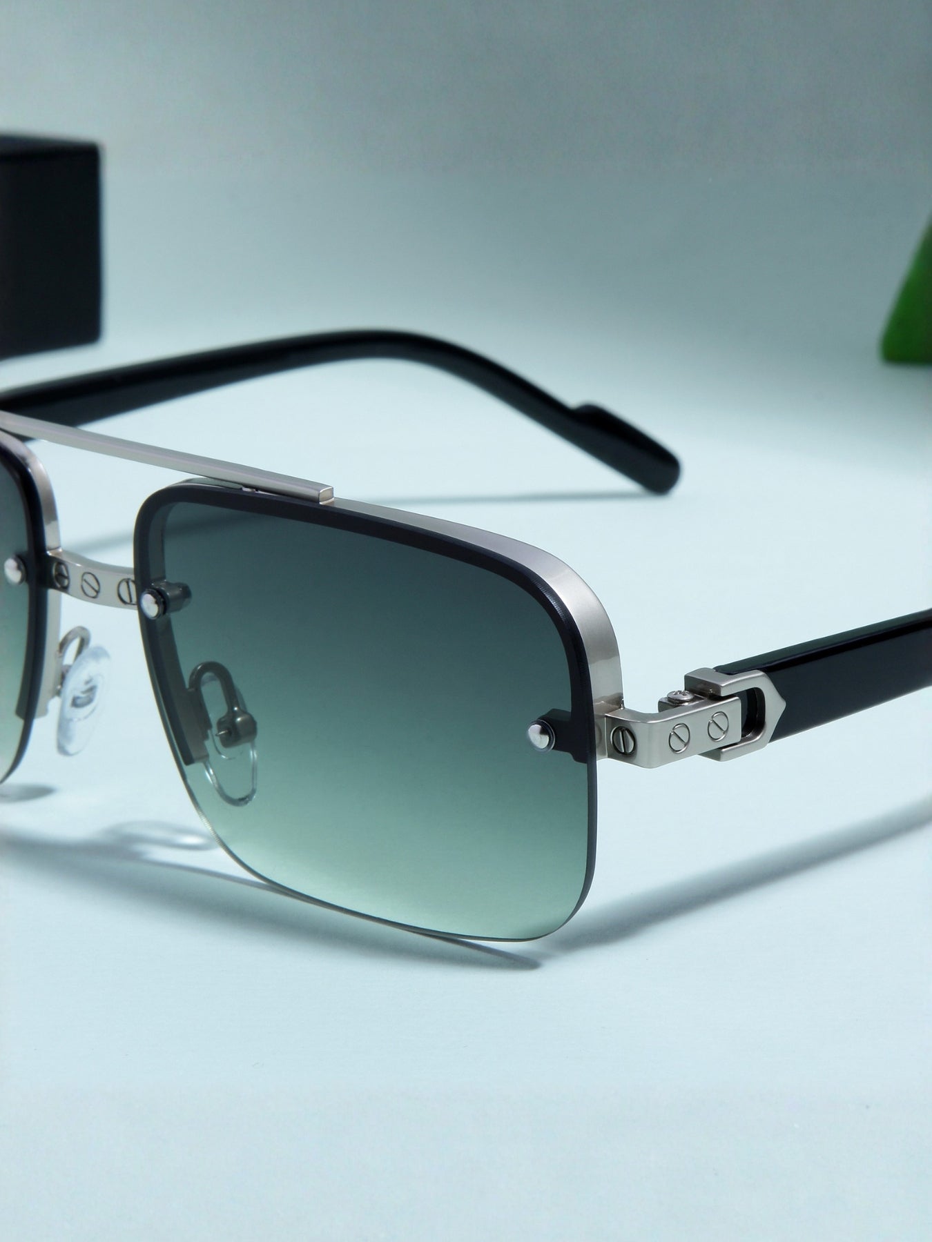 GG2317 Black and Green Gradient Rectangle Sunglasses